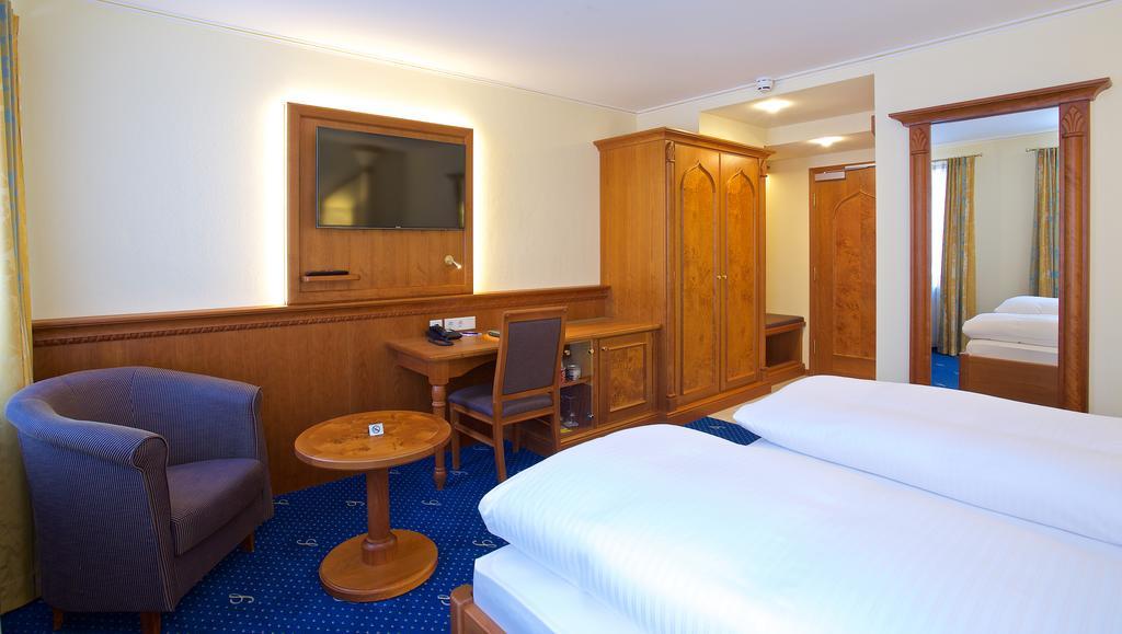 Hotel Am Schlossberg Erding Exterior photo